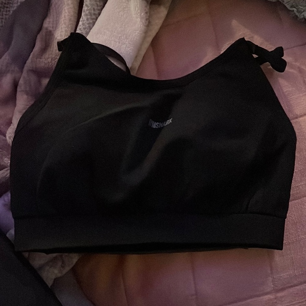 Black gym shark bra